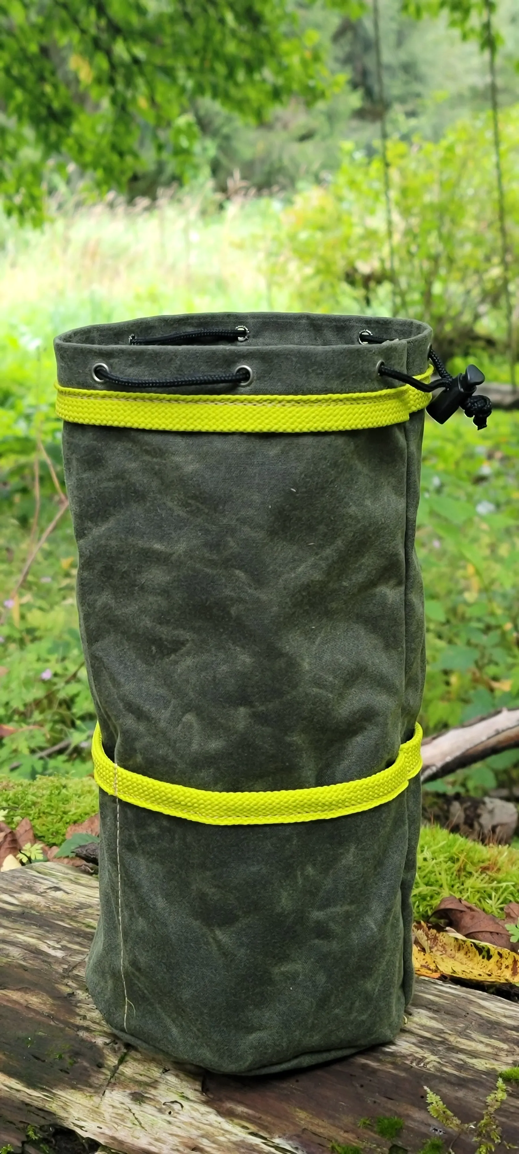 Cedar Bucket Bag with Outside Pockets and Vintage Trim Small