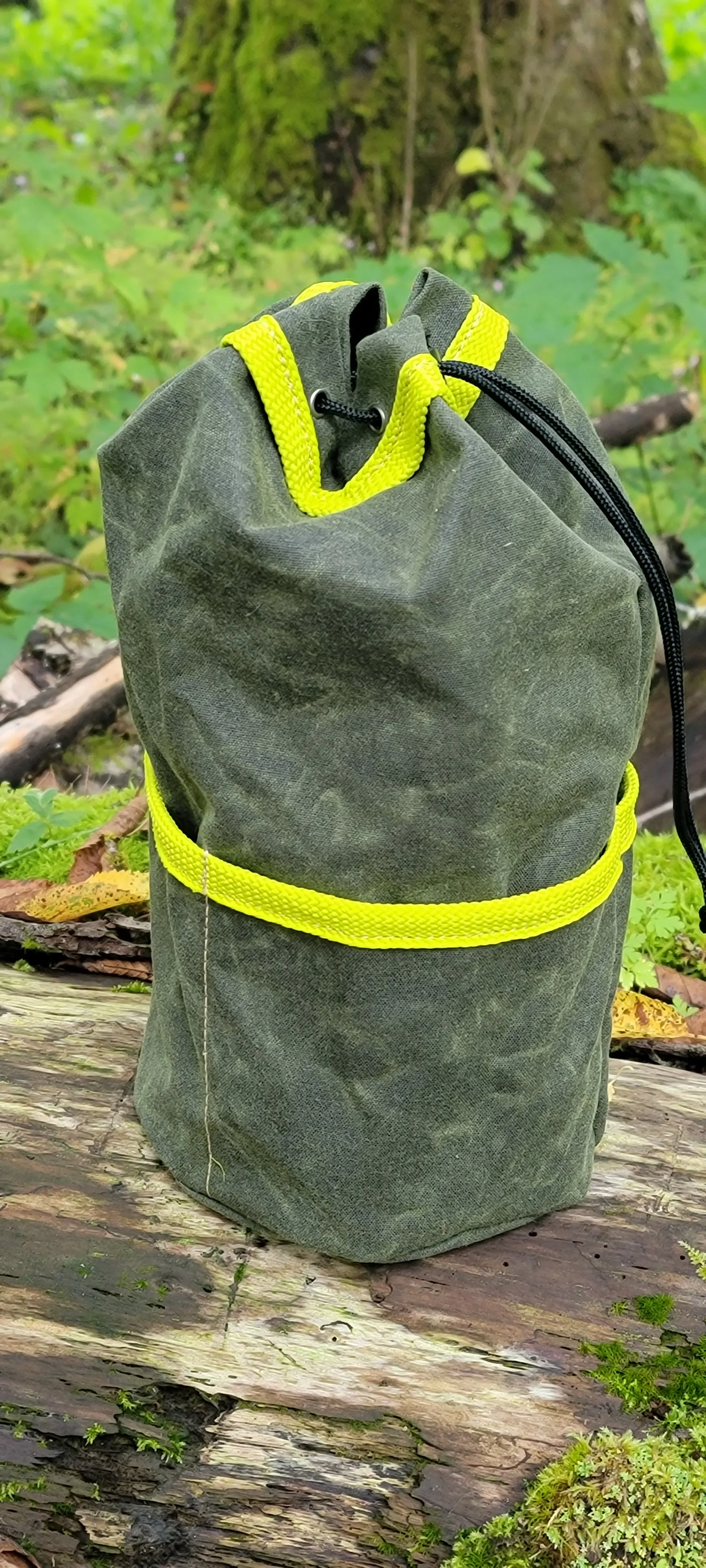 Cedar Bucket Bag with Outside Pockets and Vintage Trim Small